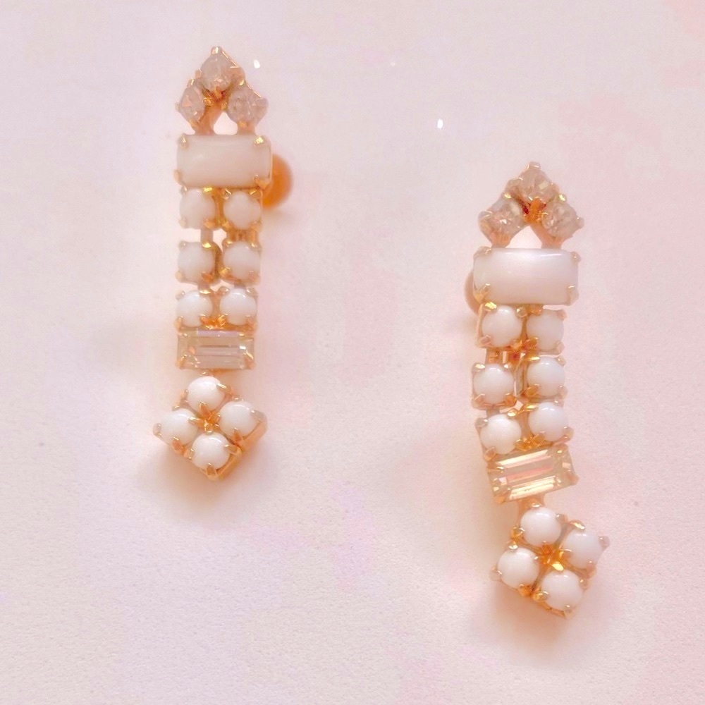 Vintage Earrings Milk Glass Drop Earrings 
1 3/4” x 1/2” Beautiful!